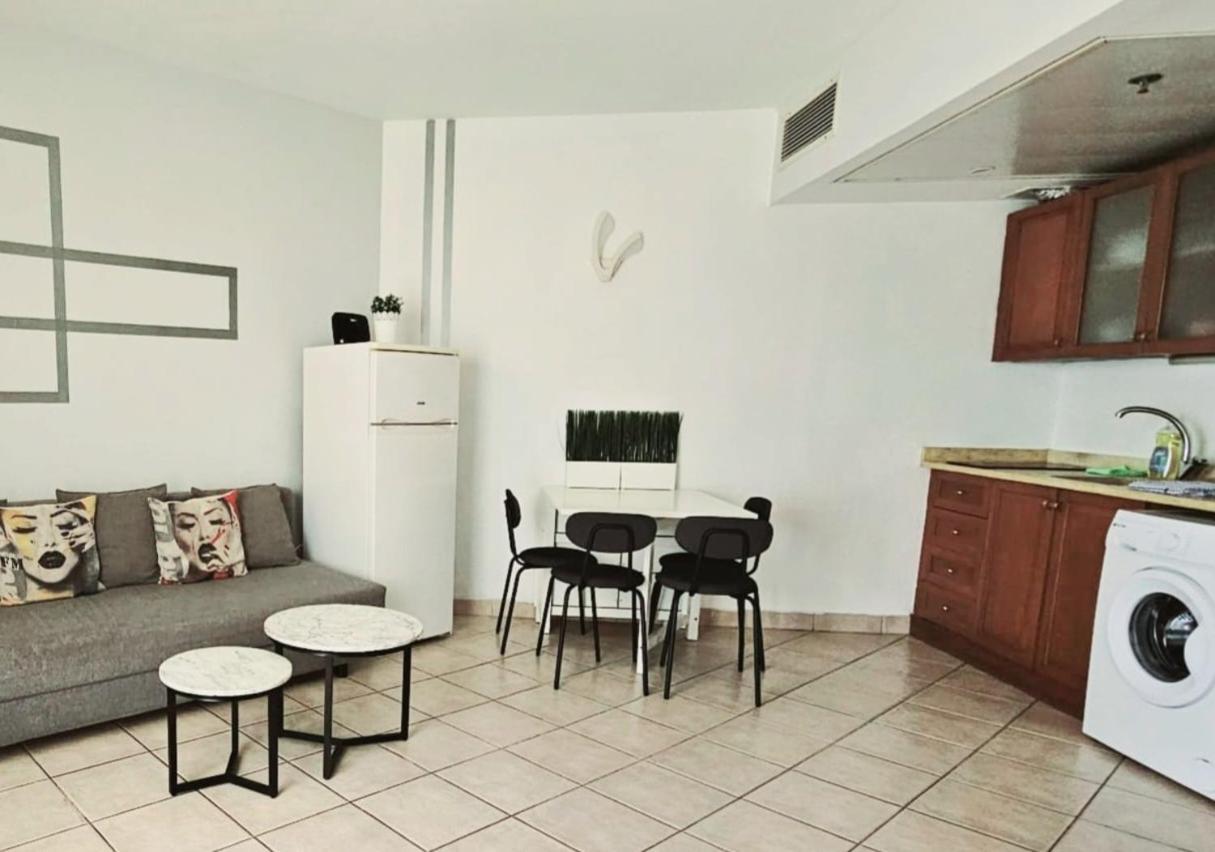 Go To Apartments In Leonardo Bat Jam Pokoj fotografie